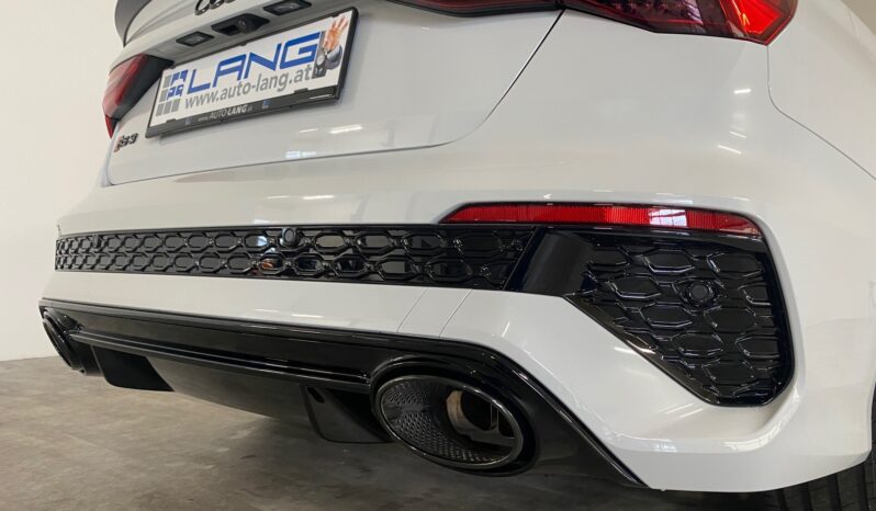 
								Audi RS3 2.5 TFSI quattro LIMO*MATRIX*RS-KERAMIKBREMSANLAGE*NAVI*VIRTUAL COCKPIT*ACC full									