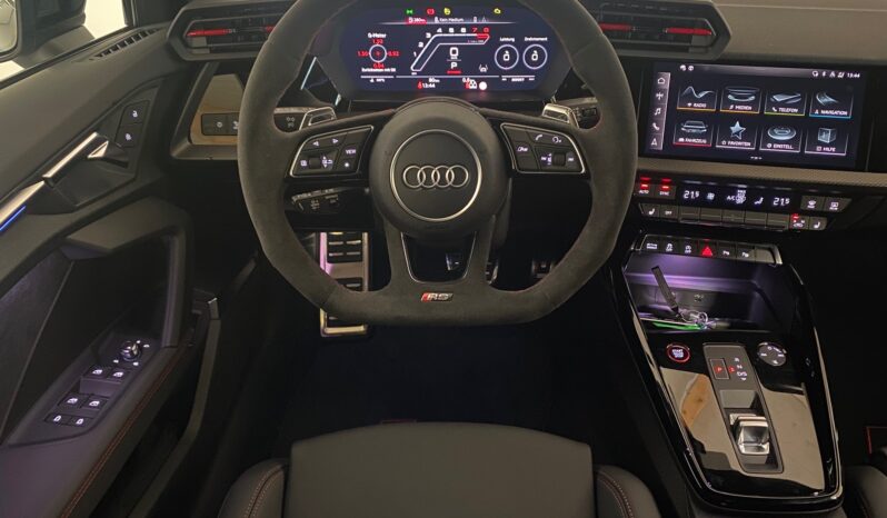
								Audi RS3 2.5 TFSI quattro LIMO*MATRIX*RS-KERAMIKBREMSANLAGE*NAVI*VIRTUAL COCKPIT*ACC full									